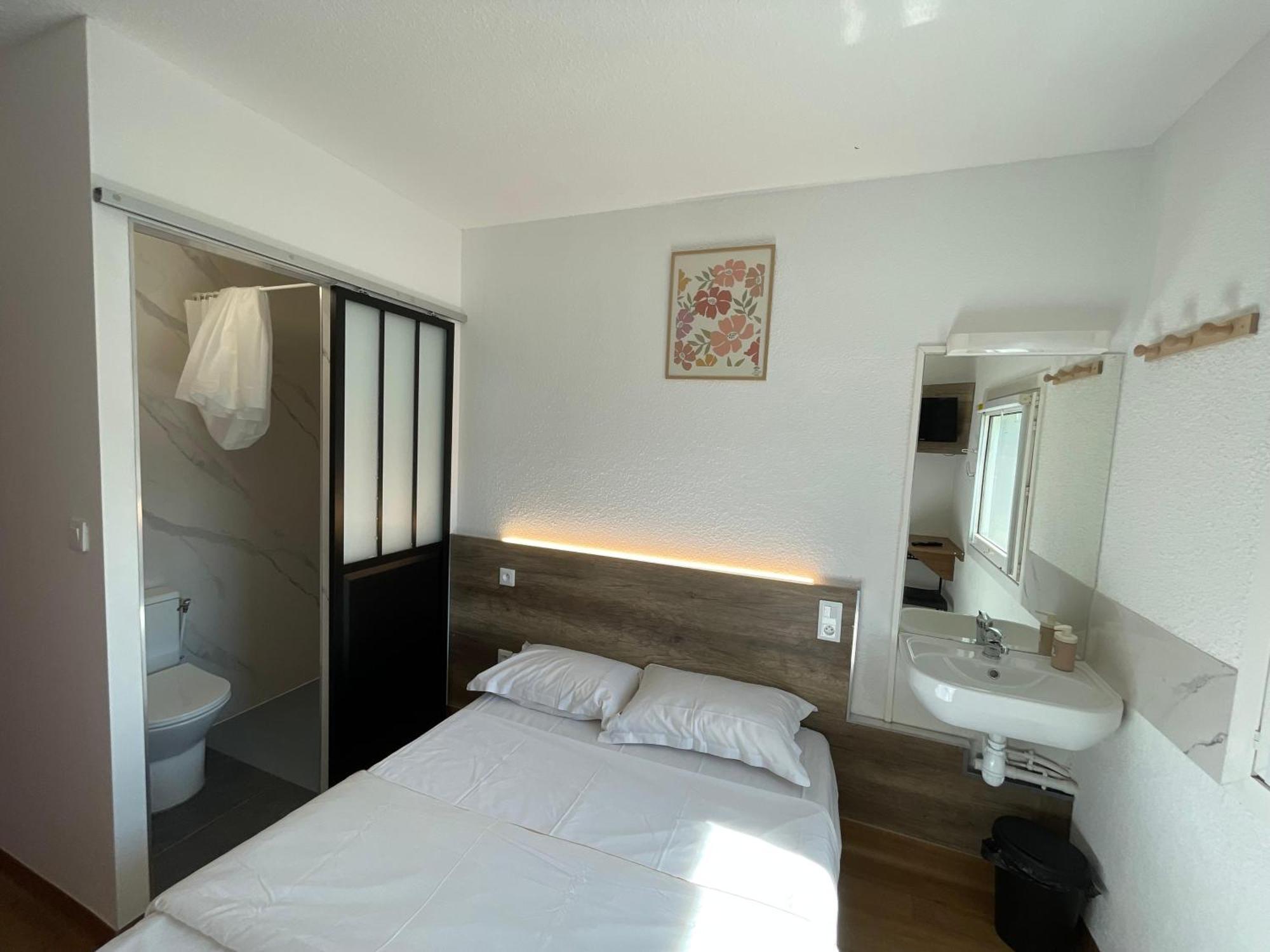 Hotel Thania Frontignan Exterior photo