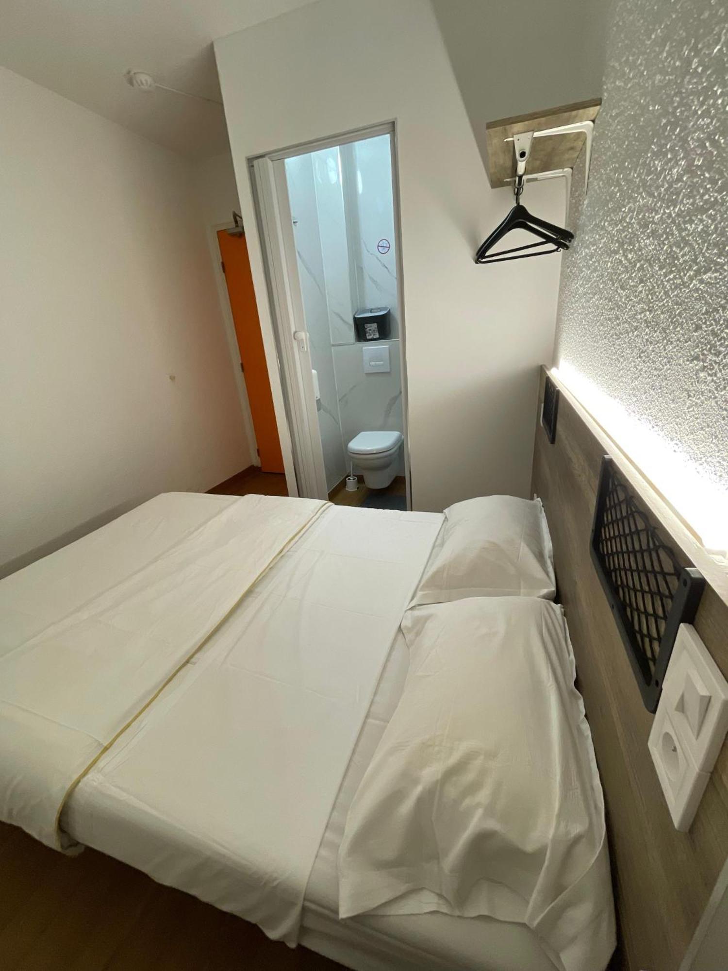 Hotel Thania Frontignan Exterior photo